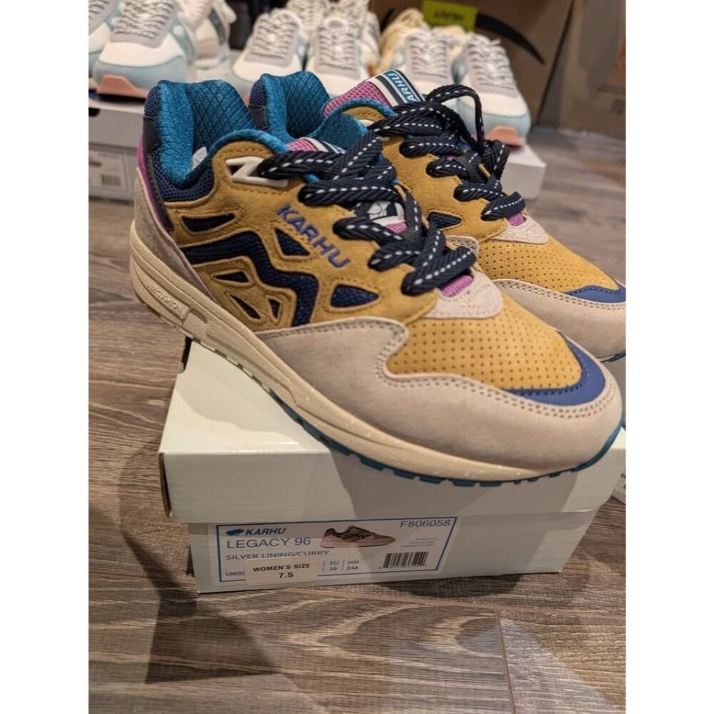 BNIB Karhu Legacy 96 running shoes - Curry - size Womens 7.5